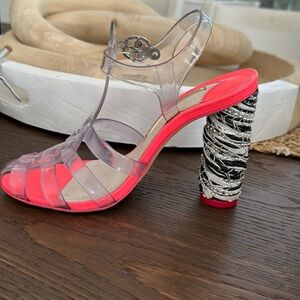 Woman’s Sophia Weber amazing stylish heels. Great for the summer! Size 5.5  35.5